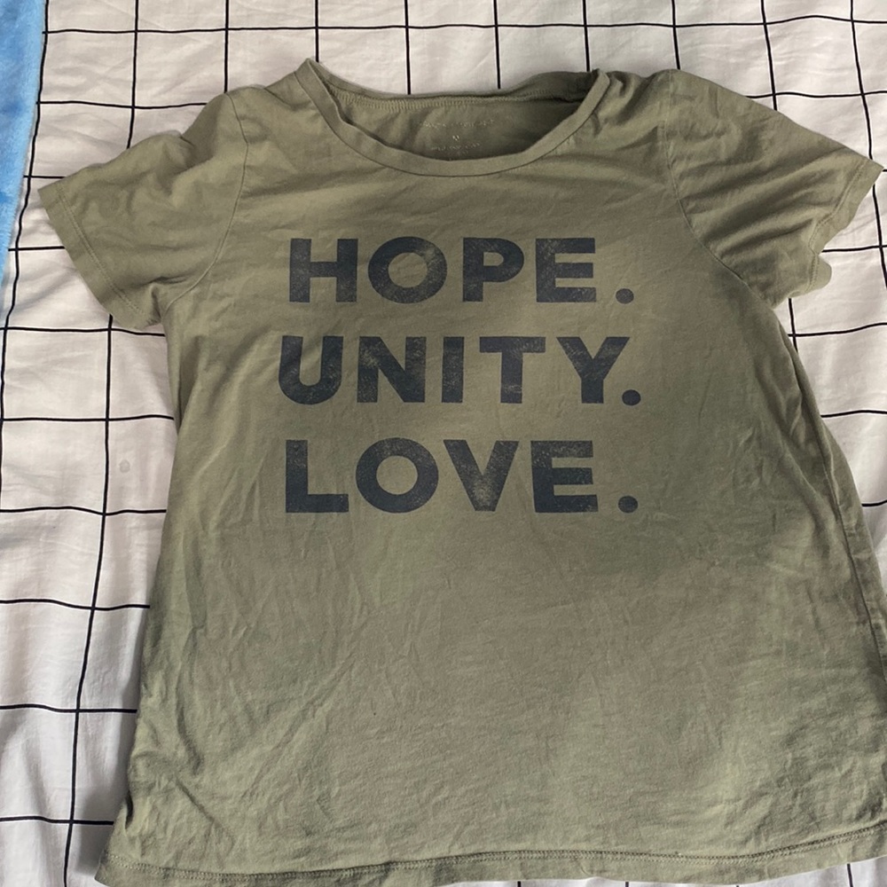 Green short sleeve t-shirt